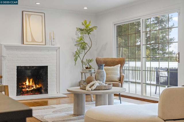 110 Twin Peaks Drive, Walnut Creek CA: https://media.crmls.org/mediaz/6027cdaf-ab2e-4bcb-8062-cf30b6028305.jpg