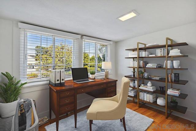 1312 3Rd St, Coronado CA: https://media.crmls.org/mediaz/6027f110-1808-4381-b7a4-c69e66829c27.jpg