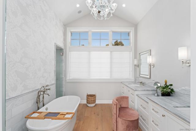 1040 Pine St, Coronado CA: https://media.crmls.org/mediaz/60284e9e-ae6b-4430-9899-3d4e8e3ad397.jpg