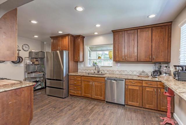 1176 Valota Road, Redwood City CA: https://media.crmls.org/mediaz/6028d179-bcb9-4591-abab-288e1c010959.jpg