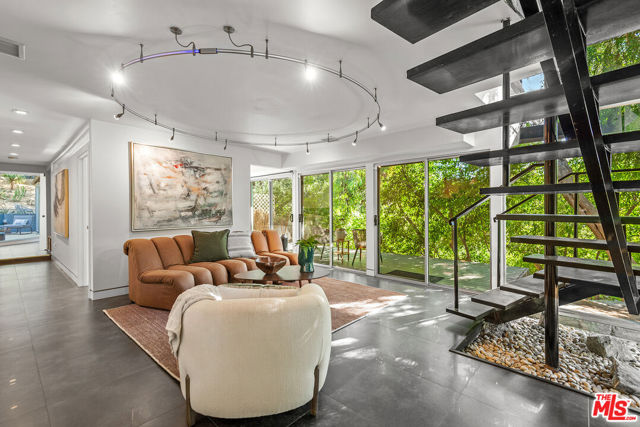 4944 Hood Drive, Woodland Hills CA: https://media.crmls.org/mediaz/602907dd-c93a-4971-95de-25670ce7f8f3.jpg