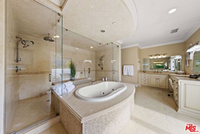 25043 Abercrombie Lane, Calabasas CA: https://media.crmls.org/mediaz/602947ad-0f7d-476a-8ded-1ac2dae8ffe4.jpg
