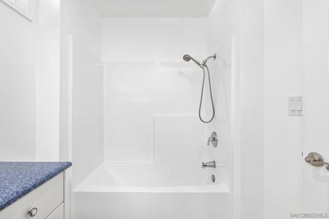 12216 Riesling Ct, San Diego CA: https://media.crmls.org/mediaz/60298704-040a-4955-9cc1-3ce3ee2f0251.jpg