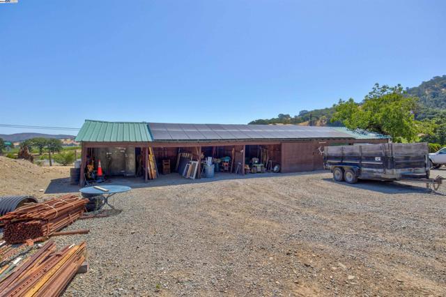 5281 Chiles Pope Valley Rd,  CA: https://media.crmls.org/mediaz/6029d18f-6592-4cb6-99c1-c8d077f8e63f.jpg