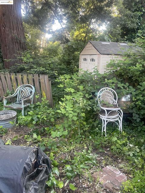 35 Randwick Ave, Oakland CA: https://media.crmls.org/mediaz/602a12b0-8140-4a97-81bf-8c65086d4831.jpg