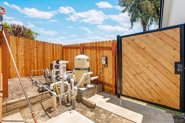 7105 Mimosa Dr, Carlsbad CA: https://media.crmls.org/mediaz/602a84ee-9d01-4c3b-a077-78ddac9e718e.jpg