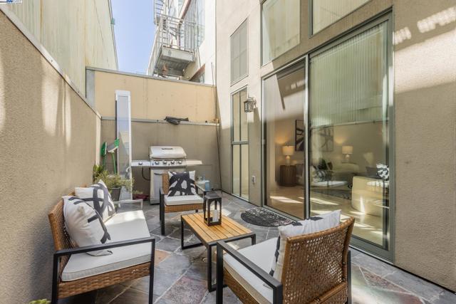 999 16Th St, San Francisco CA: https://media.crmls.org/mediaz/602b7306-d826-472c-b2be-a053d6a8d06e.jpg