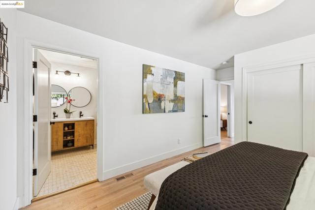 17032 Broadway Ter, Oakland CA: https://media.crmls.org/mediaz/602b8de5-ac4d-4b65-8cbb-2dd4865a6c0f.jpg