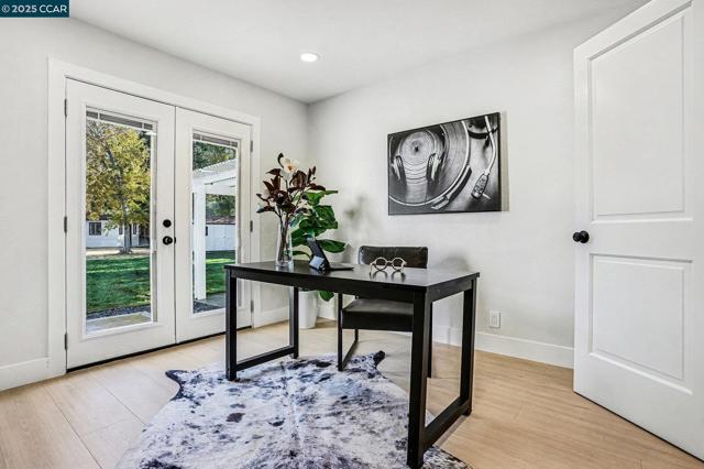 1053 Arkell Rd, Walnut Creek CA: https://media.crmls.org/mediaz/602b9f55-e34c-4d7c-b6f7-925e93bad926.jpg