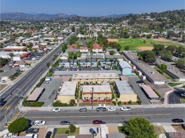 1157 Emerald Ave, El Cajon CA: https://media.crmls.org/mediaz/602bfc83-3fb3-4952-8a8e-1e9a0d781e63.jpg