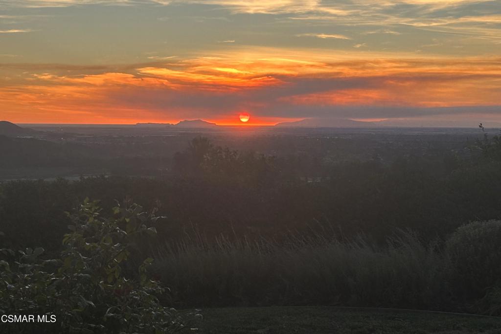 https://media.crmls.org/mediaz/602c303d-0592-41d6-b7fa-8ca0f98d822d.jpg?preset=X-Large