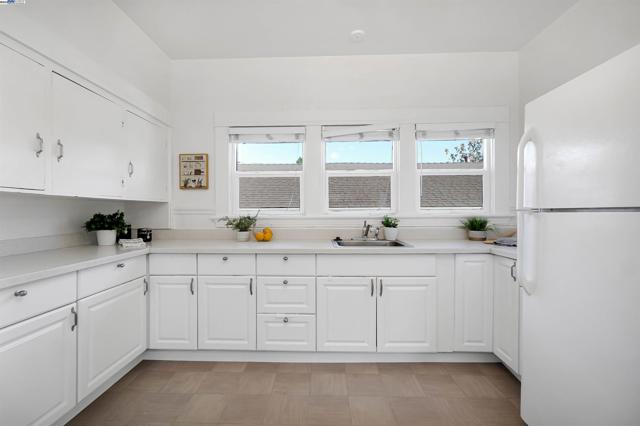 1781 B St, Hayward CA: https://media.crmls.org/mediaz/602cc2a4-3bec-4be2-9517-d630a9006aa2.jpg