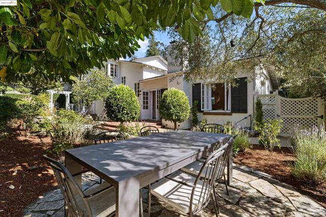 5701 La Salle Ave, Oakland CA: https://media.crmls.org/mediaz/602cc7e5-420a-4e88-ad4a-8386f3a8affc.jpg