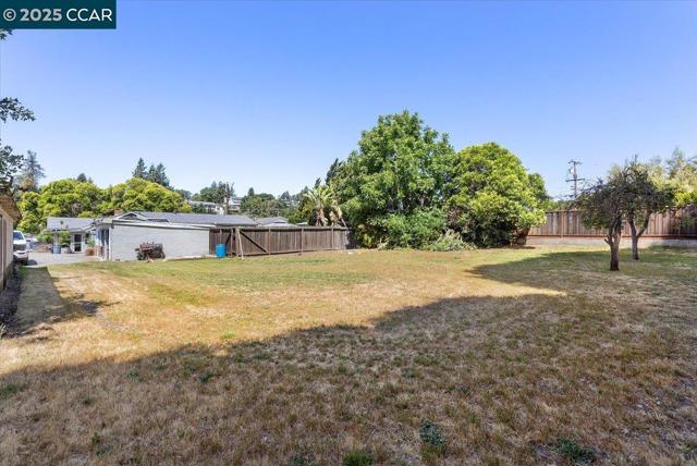 19358 Lake Chabot Rd, Castro Valley CA: https://media.crmls.org/mediaz/602d03fe-cf6a-4d59-bfc1-65f2b1bfd10a.jpg