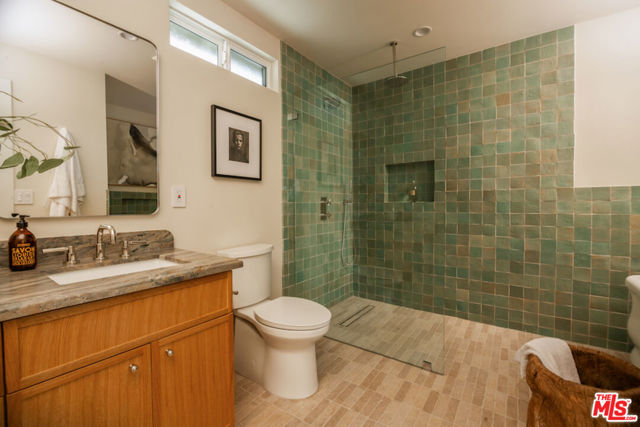 1432 Kellam Avenue, Los Angeles CA: https://media.crmls.org/mediaz/602d4aa2-25e9-41ae-9ea9-d96bebc12a3e.jpg