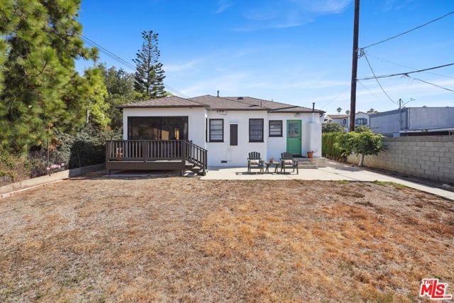 728 11th Street, Santa Monica CA: https://media.crmls.org/mediaz/602d5d87-a303-4f42-8d43-6cc5346e11de.jpg