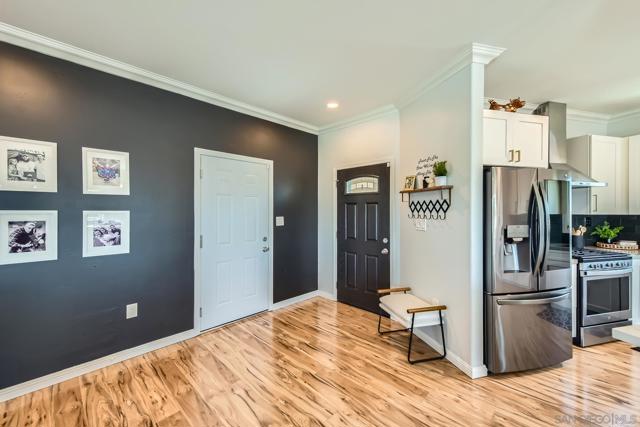 9180 Tokaj Ln, Spring Valley CA: https://media.crmls.org/mediaz/602d7731-3d05-4217-8507-5c0f9f65ea8c.jpg