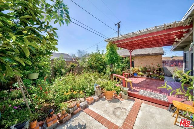 11210 Mcdonald Street, Culver City CA: https://media.crmls.org/mediaz/602e045c-4bed-4502-960e-a603133dd645.jpg