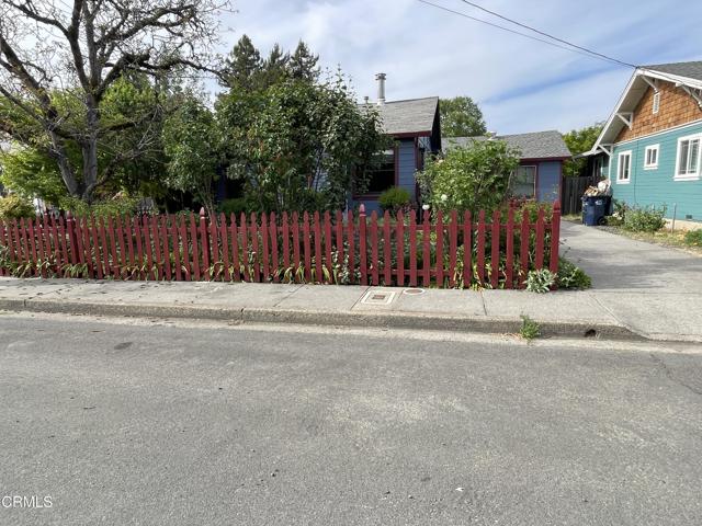 458 E San Francisco Avenue, Willits CA: https://media.crmls.org/mediaz/602e15a9-a98c-4dcc-bbfb-8a518cb12153.jpg