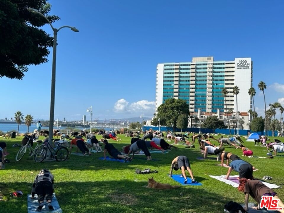 https://media.crmls.org/mediaz/602e7a43-e578-4d37-9f3e-3a2bb934453a.jpg?preset=X-Large