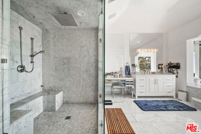 1821 Chastain, Pacific Palisades CA: https://media.crmls.org/mediaz/602f234d-2770-440b-9c67-98c16cf2dc2f.jpg