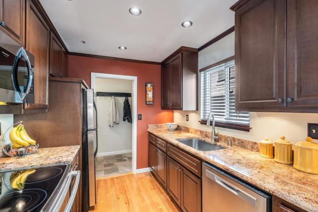 290 Bonita Lane, Foster City CA: https://media.crmls.org/mediaz/602f5b3a-1cb5-4a99-ba34-01391dba2291.jpg