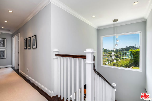 8407 Skyline Drive, Los Angeles CA: https://media.crmls.org/mediaz/6030238a-15b2-41f9-8014-353f643e2fb5.jpg