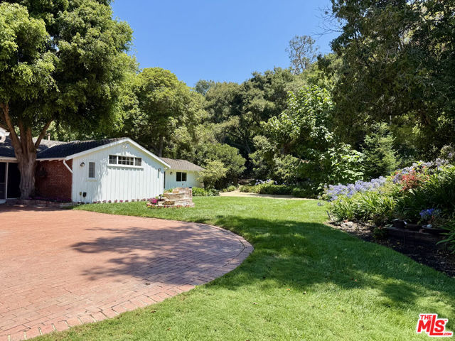 1754 Mandeville Canyon Road, Los Angeles CA: https://media.crmls.org/mediaz/60307ffb-970e-4ad4-a682-bb2d68480ad3.jpg