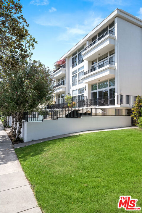 511 SAN VICENTE Boulevard, 301 photo 2
