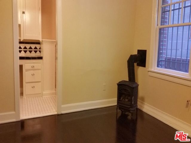 649 N Rossmore Avenue, Los Angeles CA: https://media.crmls.org/mediaz/6032e936-b9d3-4301-bb99-162dbfc31939.jpg