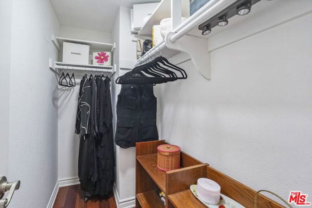 801 Ocean Avenue, Santa Monica CA: https://media.crmls.org/mediaz/60332479-a439-4073-99dc-eeeb010f23e5.jpg