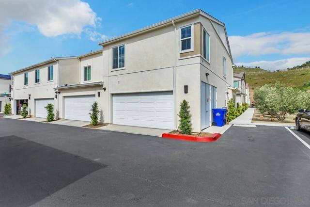 35103 Vine Pl, Fallbrook CA: https://media.crmls.org/mediaz/6033ab2b-9a02-4155-9471-ba017201dd35.jpg