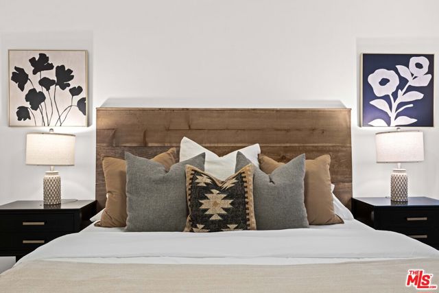 11670 W Sunset Boulevard, Los Angeles CA: https://media.crmls.org/mediaz/60349bbd-7b8b-4d0a-924c-240e25e9194a.jpg
