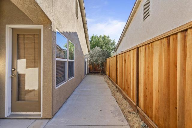 3009 La Vina Circle, Los Banos CA: https://media.crmls.org/mediaz/6034cf71-cd94-4bf7-aa72-68e4d9acc6ea.jpg