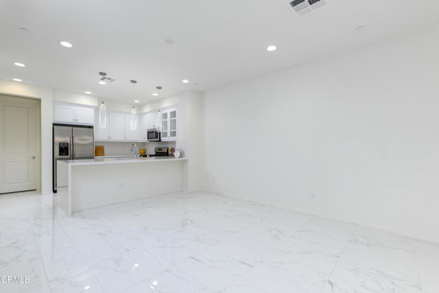 469 Pecana Street, Camarillo CA: https://media.crmls.org/mediaz/6034e379-75b2-48da-bd40-10876d3f8f38.jpg