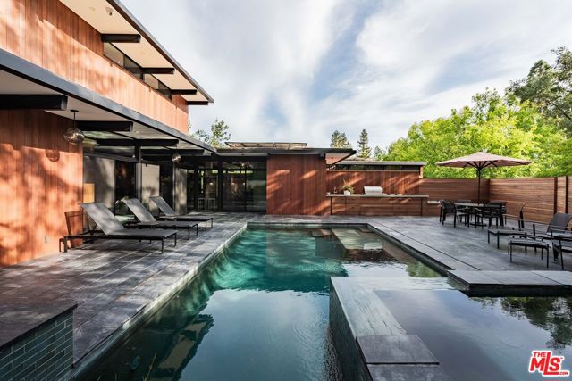 5228 Escalante Drive, La Canada Flintridge CA: https://media.crmls.org/mediaz/603520c1-295e-413c-bc9f-3ea419bf2213.jpg