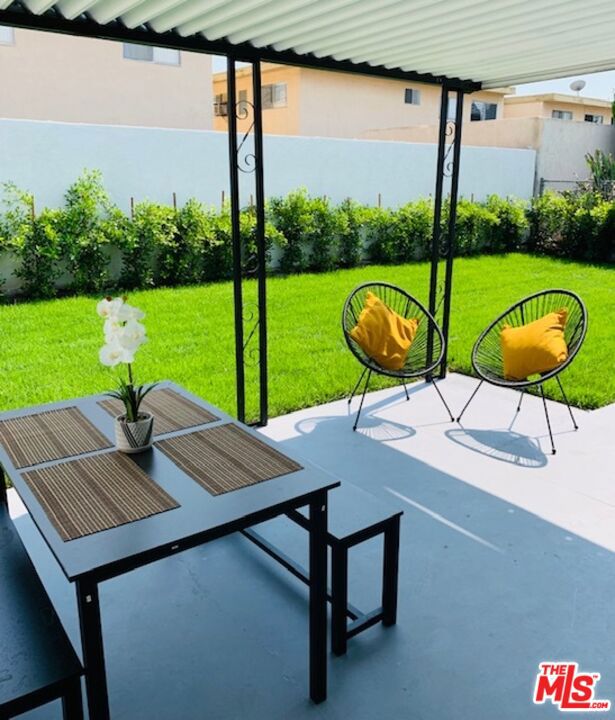 5630 Vantage Avenue, Valley Village CA: https://media.crmls.org/mediaz/603537bd-ee85-4be9-a6a5-f2cbf5aa8ddb.jpg