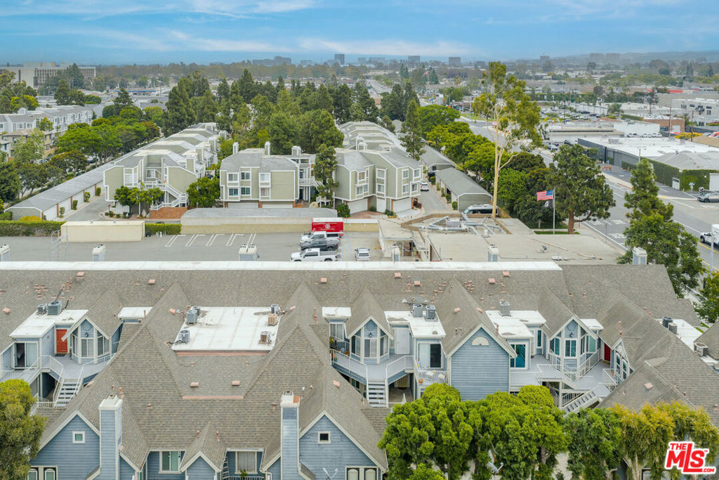 https://media.crmls.org/mediaz/60355b14-f54a-489b-9fe2-b9e69d839d42.jpg?preset=X-Large