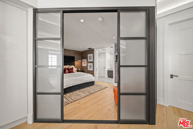 849 S Broadway, Los Angeles CA: https://media.crmls.org/mediaz/603570e9-a8e8-4e34-a8f6-a0563d5d5a68.jpg