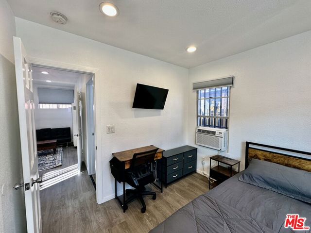 523 1/2 W 56th Street, Los Angeles CA: https://media.crmls.org/mediaz/6035b64e-82da-430f-8885-907ab271cd90.jpg