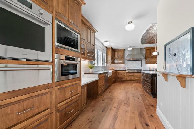 40 S Circle Drive, Santa Cruz CA: https://media.crmls.org/mediaz/6035e400-c800-46c4-a4be-7ed64a468792.jpg