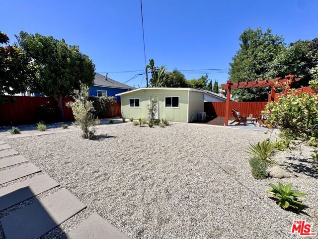 407 N Benton Way, Los Angeles CA: https://media.crmls.org/mediaz/6036b462-93b8-44c2-b169-ba41d014d9c5.jpg