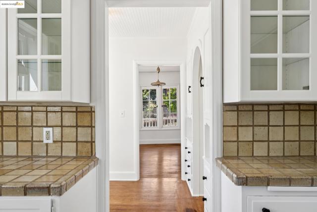 84 Portsmouth Rd, Piedmont CA: https://media.crmls.org/mediaz/6036bcf8-f638-41f4-91b8-3ef1306c9b47.jpg