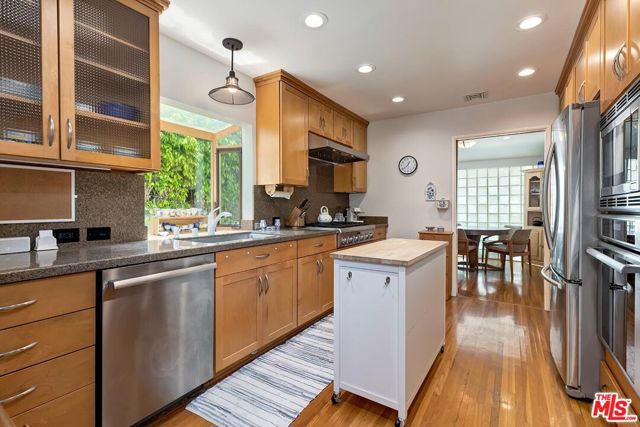 3238 Corinth Avenue, Los Angeles CA: https://media.crmls.org/mediaz/6036e920-a088-4a0b-bf7a-7c74b77ce9a8.jpg