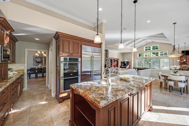 24 Timberview Ct., Danville CA: https://media.crmls.org/mediaz/60377162-4d32-450f-882b-8f130df02e8b.jpg