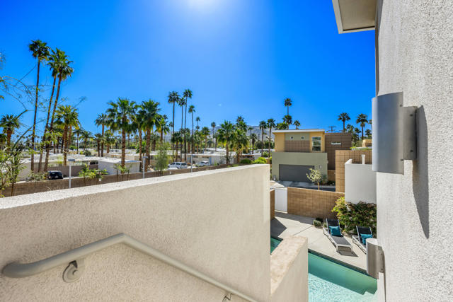 970 Oceo S Circle, Palm Springs CA: https://media.crmls.org/mediaz/603798ed-6425-4c28-88d2-5c070335c57e.jpg
