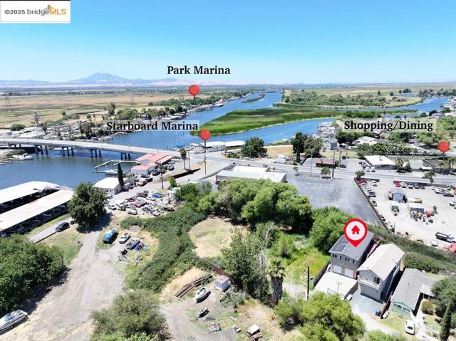 424 Park Ln, Bethel Island CA: https://media.crmls.org/mediaz/6037b9c6-6af8-4e87-a1e9-218d8bbb3667.jpg