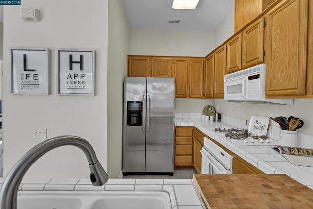 4605 Keller Ridge Dr, Clayton CA: https://media.crmls.org/mediaz/6037fb20-f4b4-4d8f-b33e-7550f3b1ea26.jpg