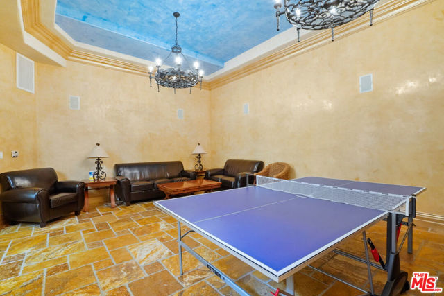16123 W Sunset Boulevard, Pacific Palisades CA: https://media.crmls.org/mediaz/603919b3-645f-4095-89e7-110796adf189.jpg