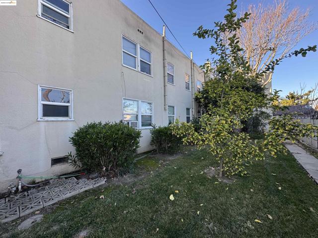 Image 5 of 9 For 333 9th St  